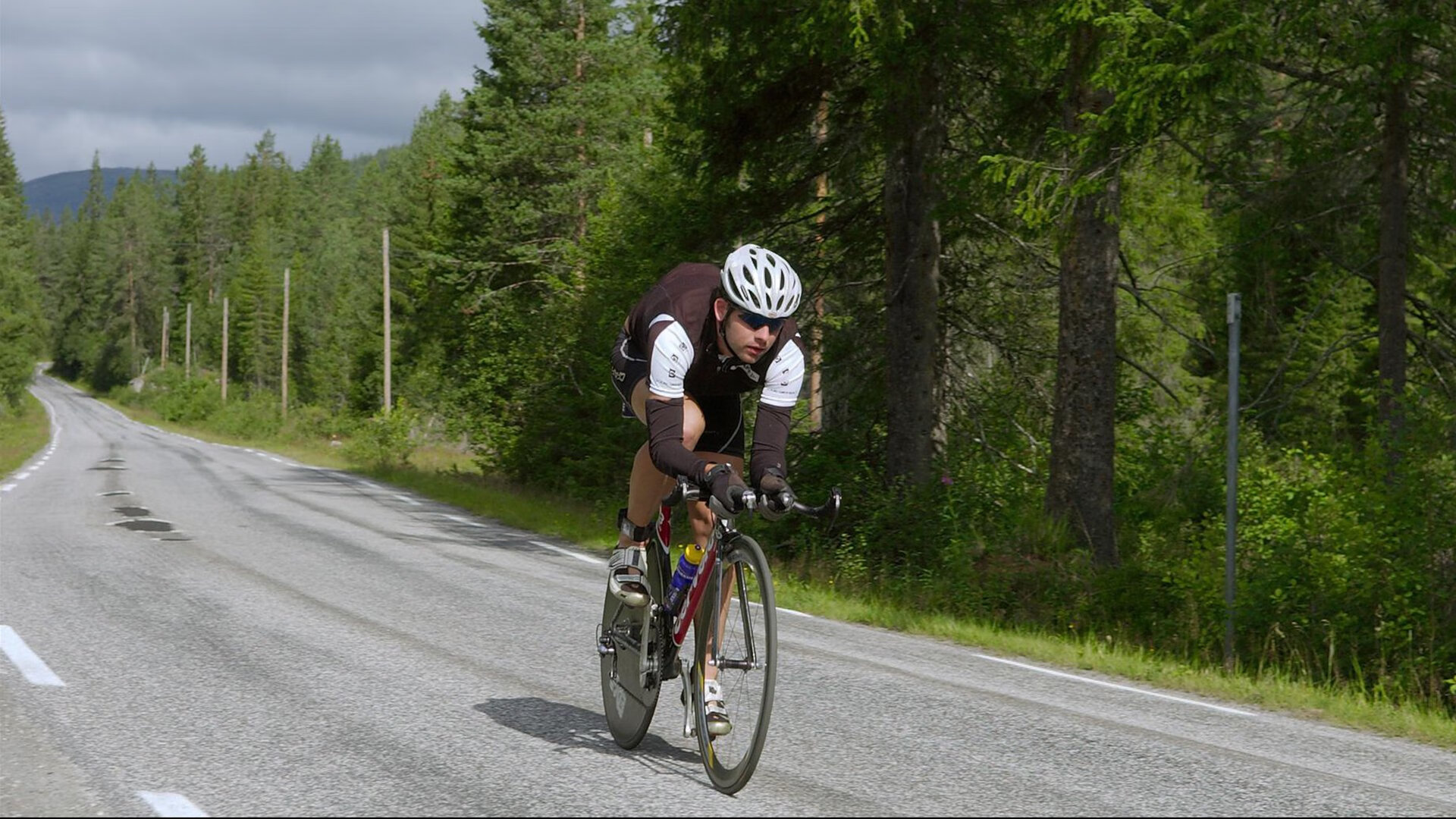 爱游戏平台-【虚拟现实看比赛】未来观众可能在家享受“身临其境”体验，虚拟现实视频介绍